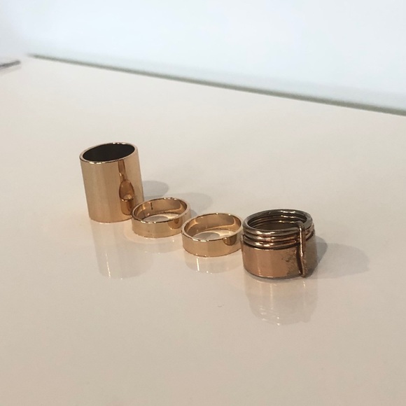 Assorted gold rings- set of 4 - Picture 4 of 4